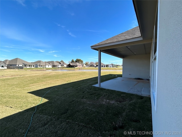 view of yard featuring a patio area