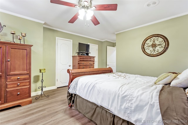 bedroom with light hardwood / wood-style floors, ceiling fan, and crown molding