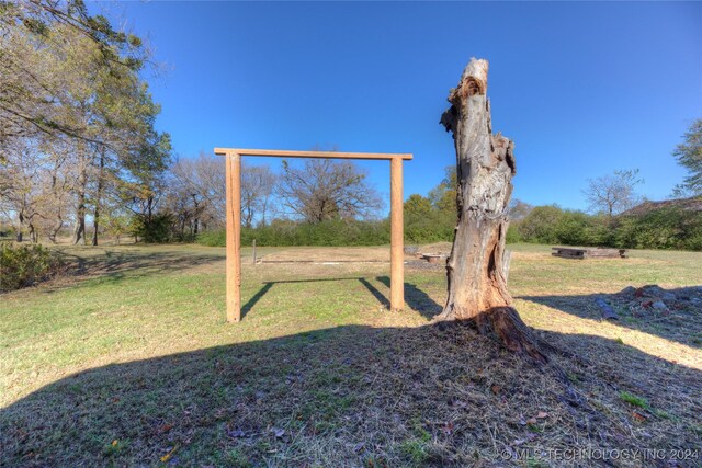 15705 Old Morris Hwy, Okmulgee, OK 74447 - view of grassy yard