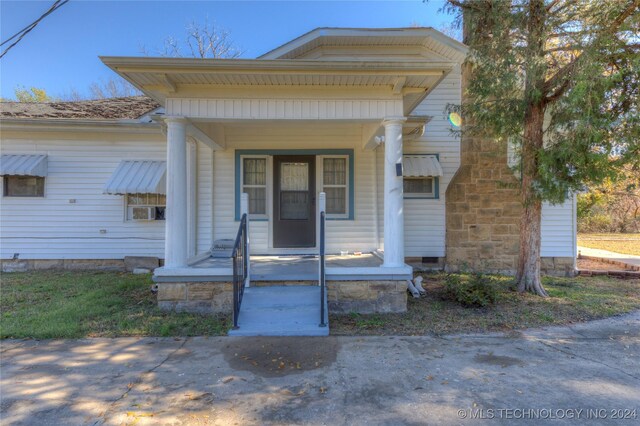 15705 Old Morris Hwy, Okmulgee, OK 74447 - view of exterior entry featuring covered porch and cooling unit