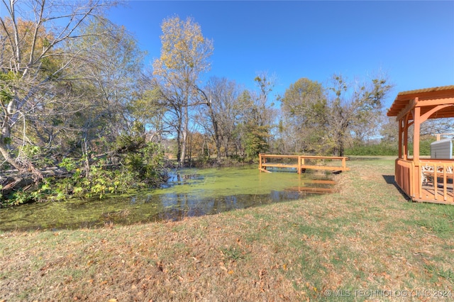 view of yard with a water view