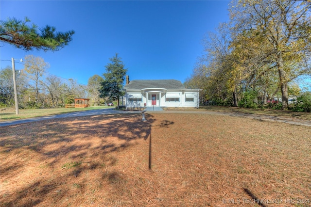 15705 Old Morris Hwy, Okmulgee, OK 74447 - view of front of house featuring a front lawn