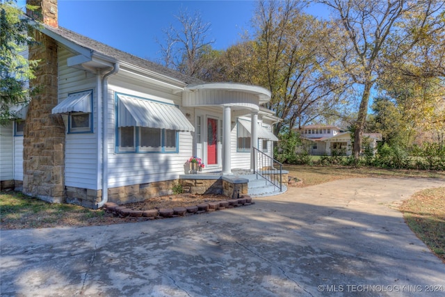 15705 Old Morris Hwy, Okmulgee, OK 74447 - view of front of property featuring a chimney and driveway