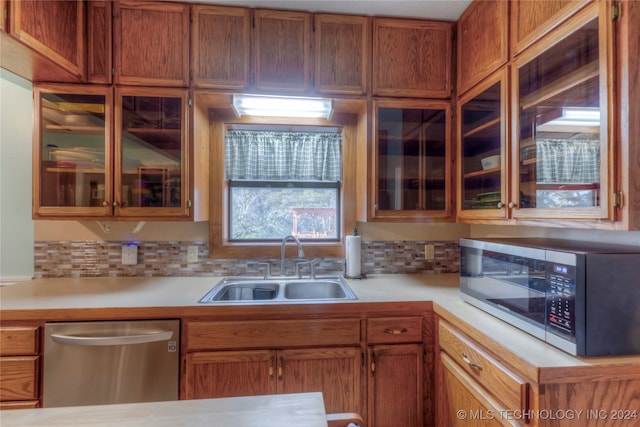 kitchen featuring sink, stainless steel appliances, and tasteful backsplash