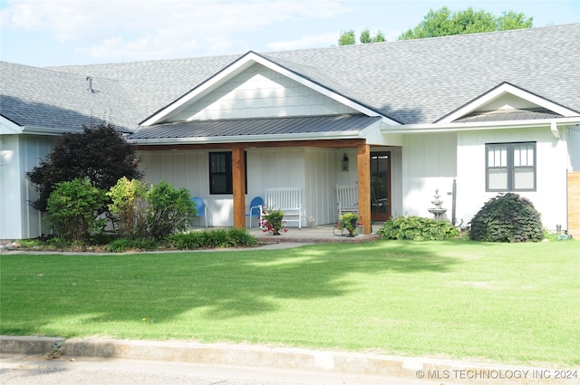 view of front of home with a porch and a front lawn