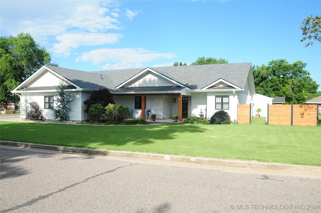 ranch-style home featuring a front yard