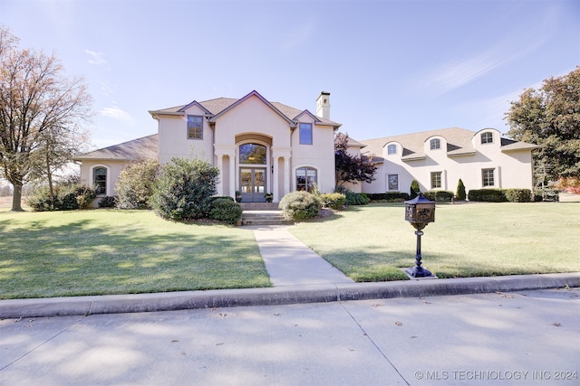 view of front of home featuring a front yard