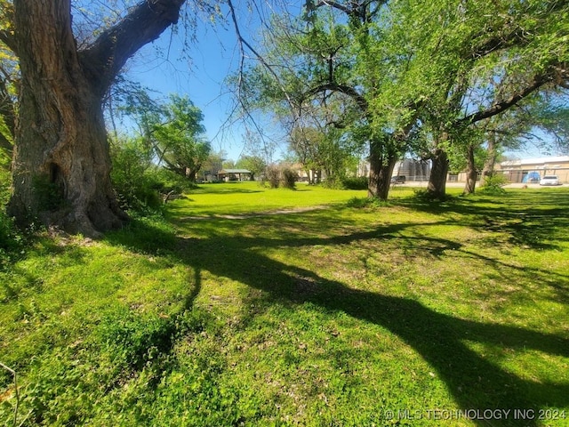 Listing photo 3 for 501 S 2nd St, Okemah OK 74859