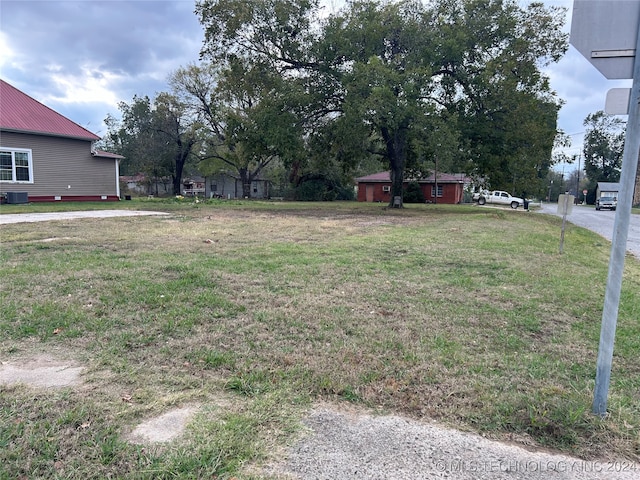 Listing photo 2 for NW 3rd St, Stigler OK 74462