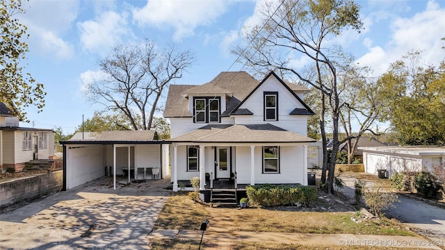 view of front facade with covered porch and a carport