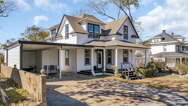 view of front facade featuring covered porch and a carport