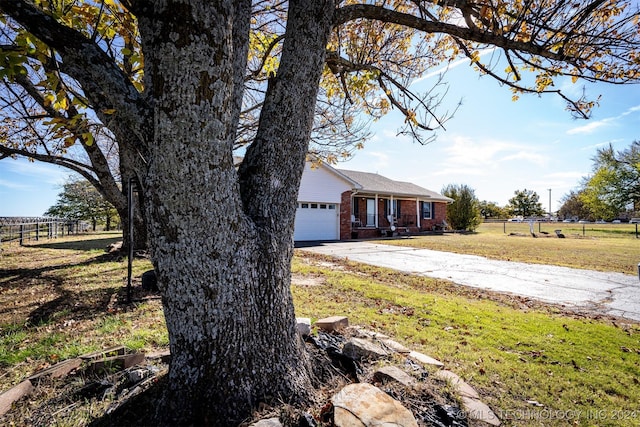 815 S Oak Grove Rd, Cushing, OK 74023 - ranch-style home with brick siding, concrete driveway, and an attached garage