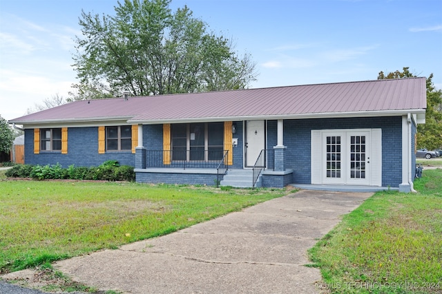 ranch-style house featuring a front yard