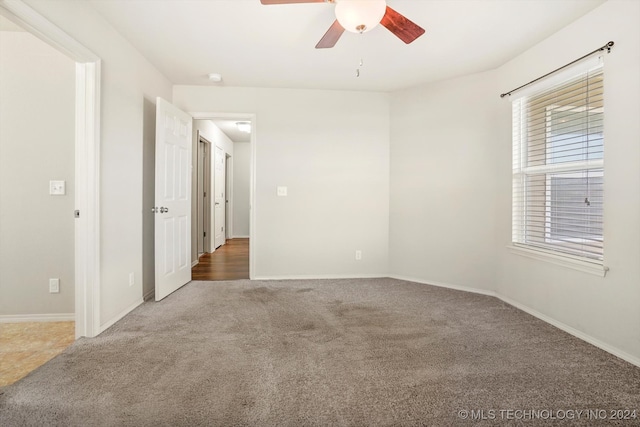 unfurnished room featuring ceiling fan and carpet floors