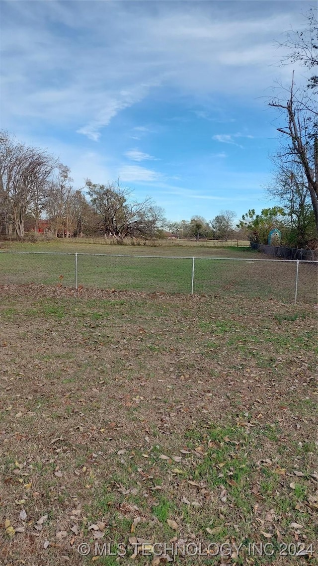 view of yard featuring a rural view