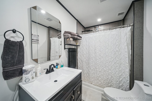 bathroom featuring a shower with curtain, vanity, and toilet