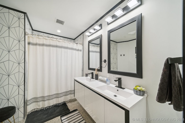 bathroom with a shower with curtain and vanity