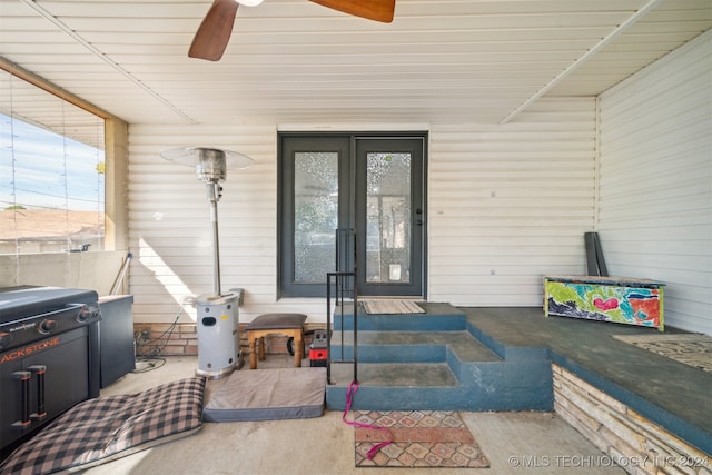 entrance to property with ceiling fan