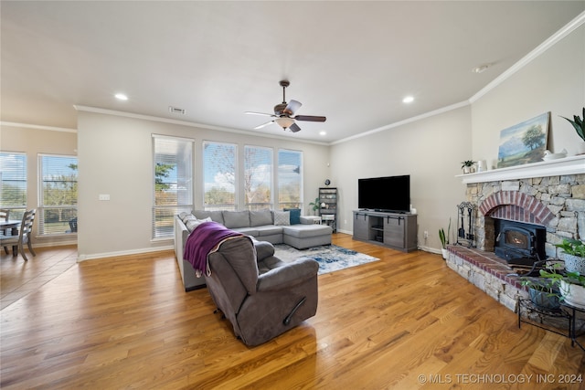 living room featuring light hardwood / wood-style flooring, ceiling fan, and crown molding