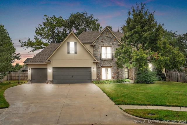 view of front of home featuring a yard