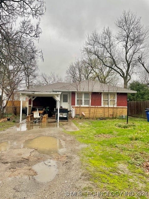 view of front of property featuring a garage and a front lawn