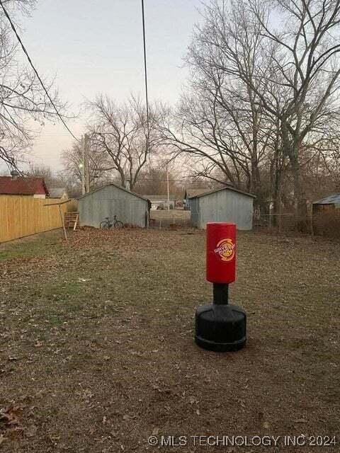 view of yard at dusk