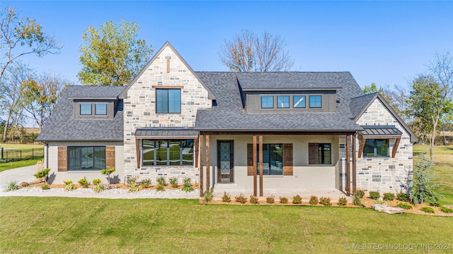 view of front of home featuring a front yard