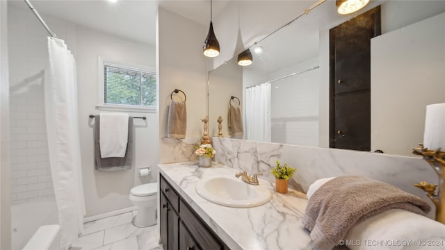 full bathroom featuring tile patterned floors, shower / bath combo with shower curtain, vanity, and toilet