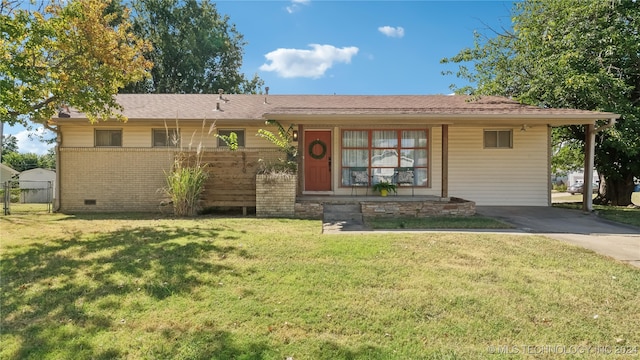 single story home with a front lawn