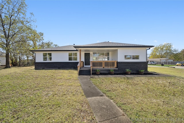 view of front of home with covered porch and a front yard