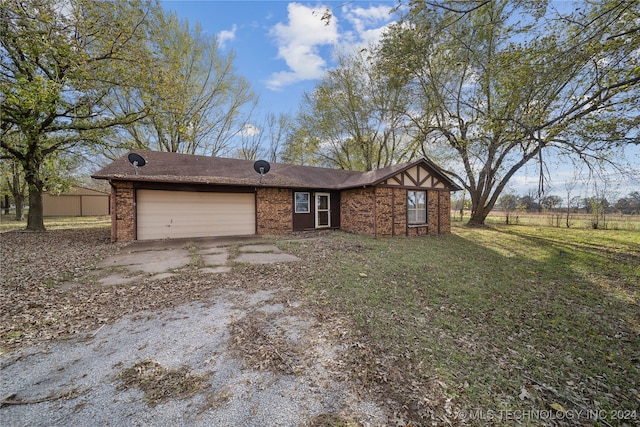 view of front facade featuring a front yard and a garage