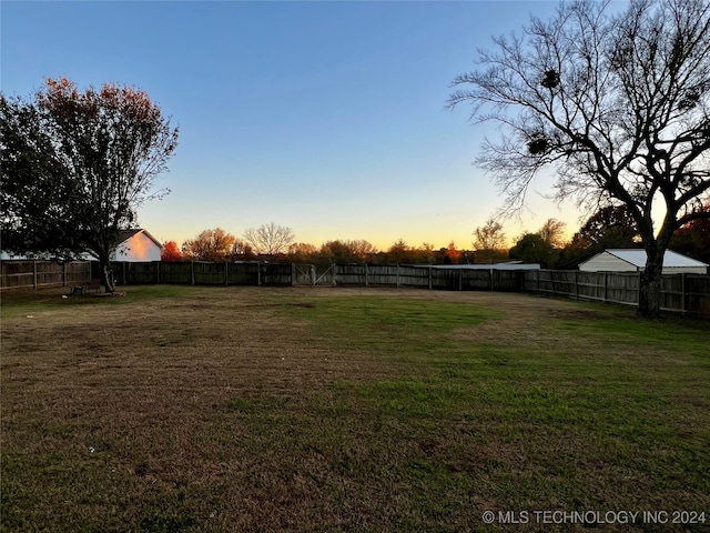 view of yard at dusk