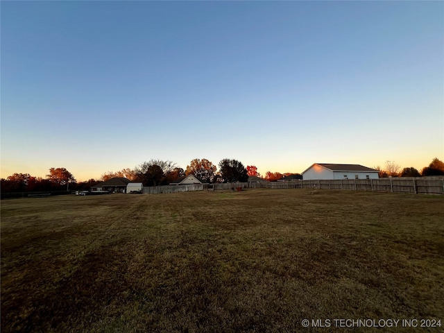 view of yard at dusk