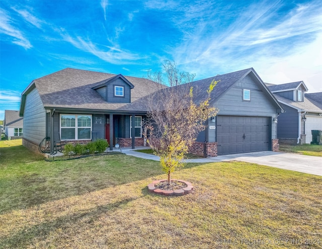 view of front of home featuring a front yard and a garage