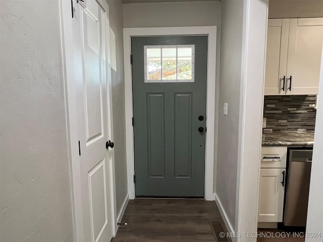 entryway with baseboards, visible vents, and dark wood-style flooring