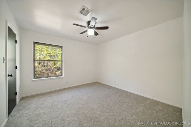 unfurnished room featuring light carpet and ceiling fan