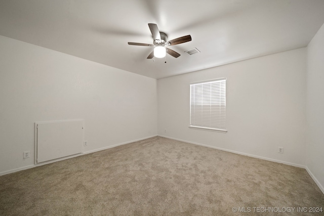 carpeted empty room featuring ceiling fan