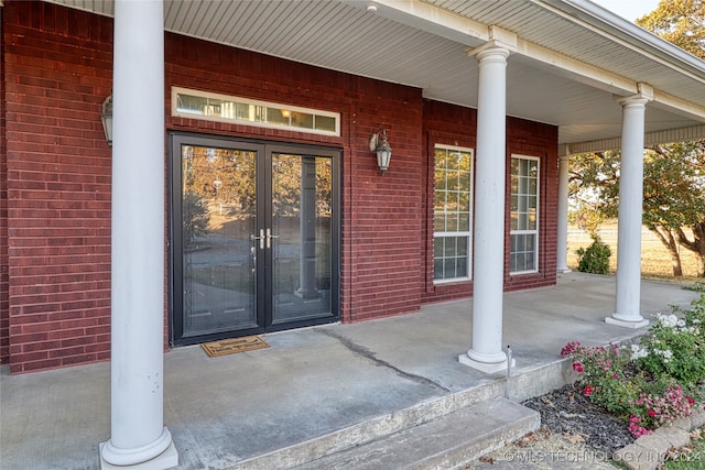 entrance to property featuring covered porch