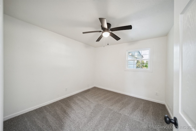 carpeted empty room featuring ceiling fan