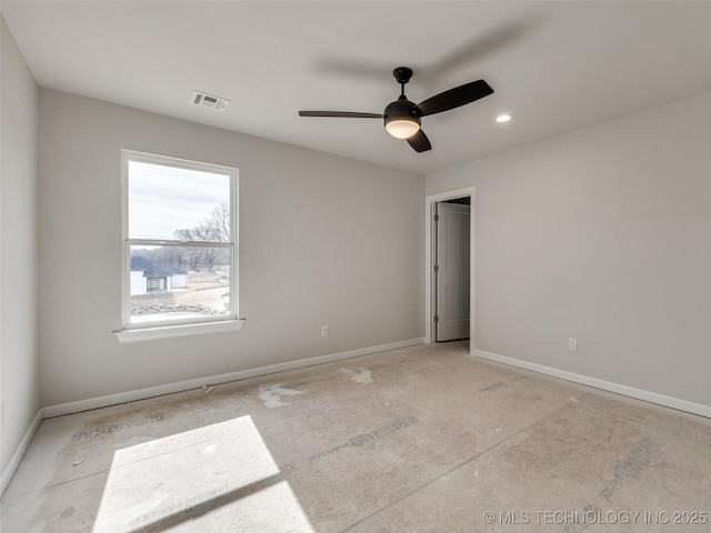 empty room featuring ceiling fan