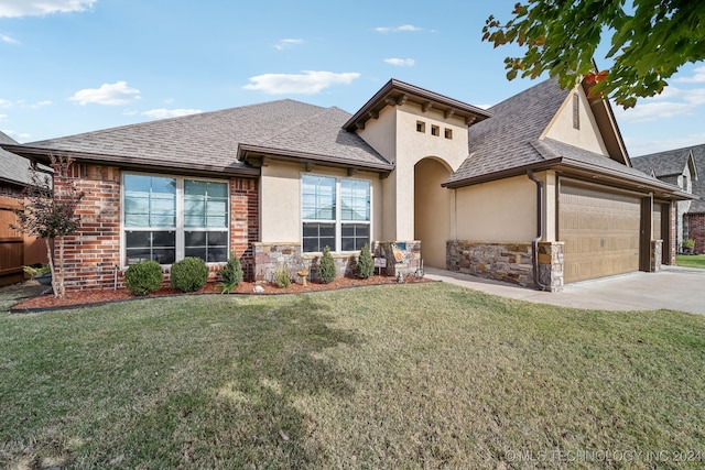 view of front of property featuring a front yard and a garage