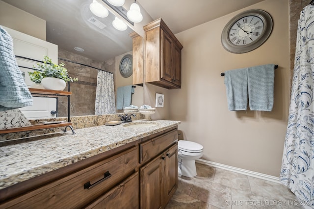 bathroom with a shower with shower curtain, vanity, and toilet