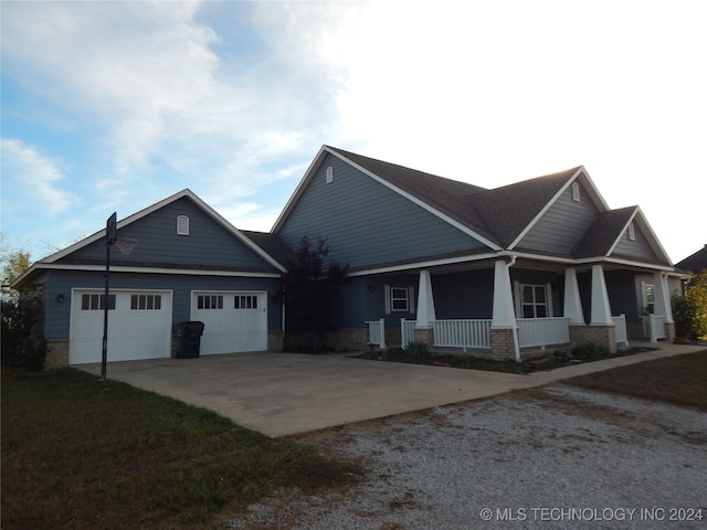 view of front of house with covered porch and a garage