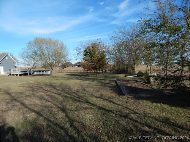 view of yard with a rural view