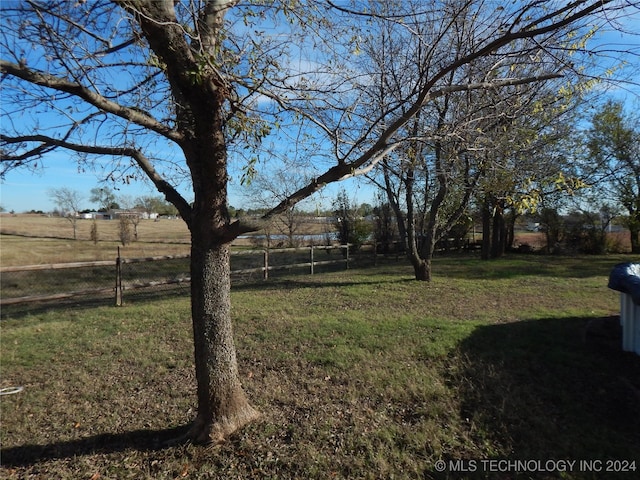 view of yard featuring a rural view