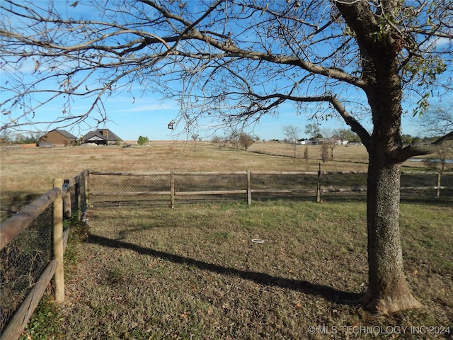 view of yard featuring a rural view