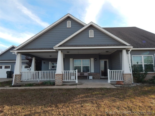 2270 E 154th St, Skiatook, OK 74070 - craftsman inspired home featuring covered porch, a front lawn, and a shingled roof