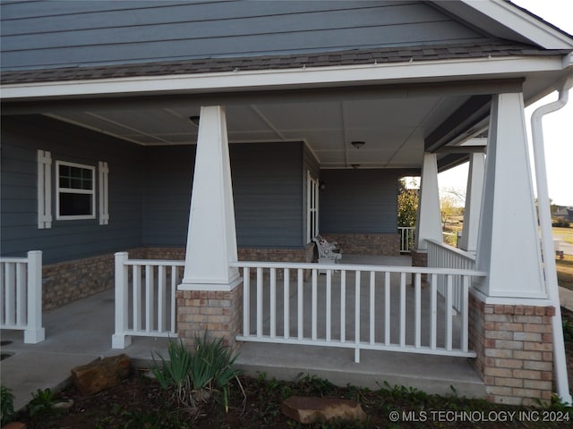 doorway to property with covered porch