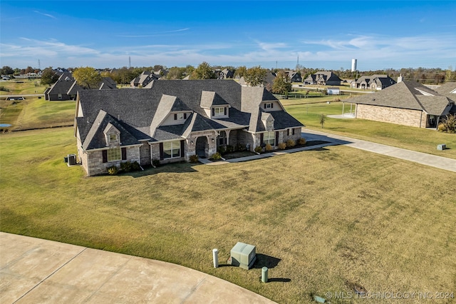 view of front of home featuring a front yard