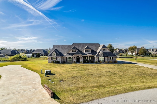 view of front of house featuring a front lawn